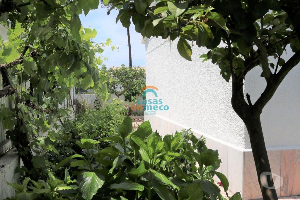 Apartamentos a venda Almada - Fotos para Aroeira - moradia isolada T3 - garagem - a 1 km da praia!