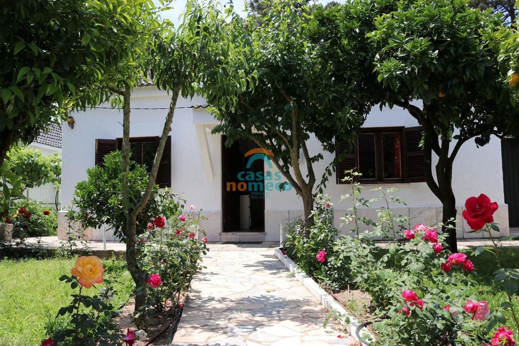 Apartamentos a venda Almada - Fotos para Aroeira - moradia isolada T3 - garagem - a 1 km da praia!
