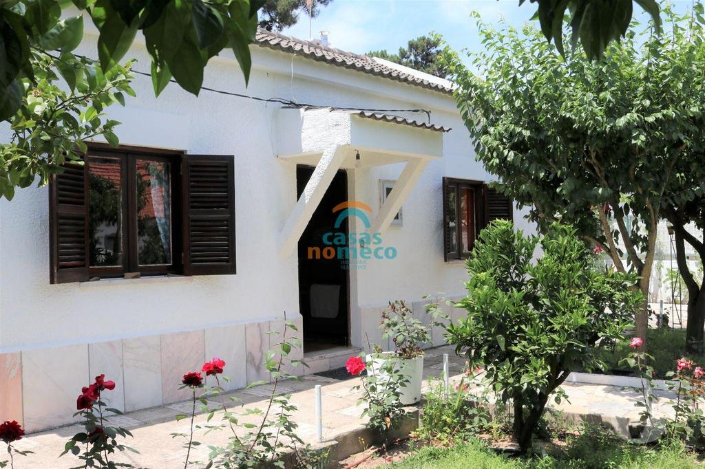 Apartamentos a venda Almada - Fotos para Aroeira - moradia isolada T3 - garagem - a 1 km da praia!
