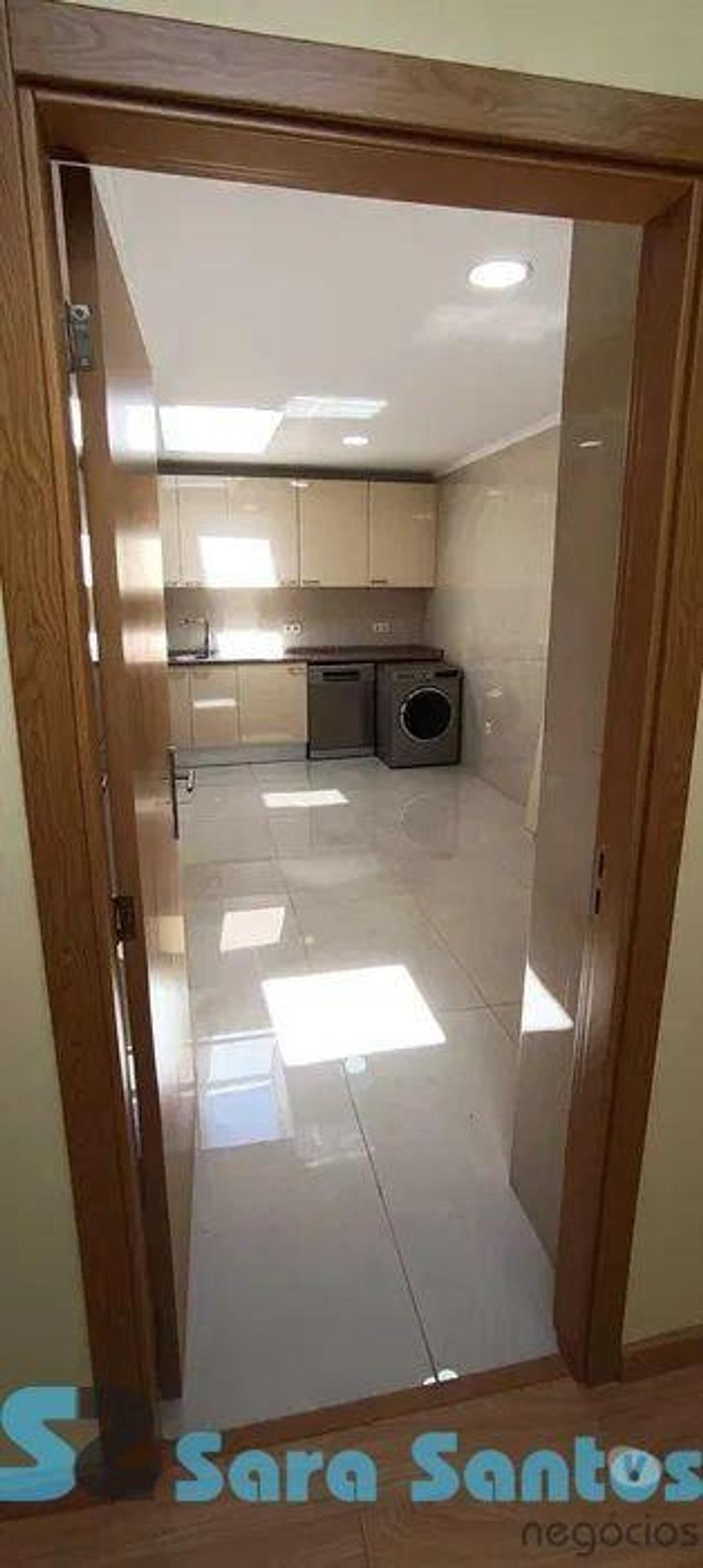 Apartamentos a venda Porto - Fotos para Moradia Térrea T2 Renovada com quintal e anexos- Porto (SS0654)