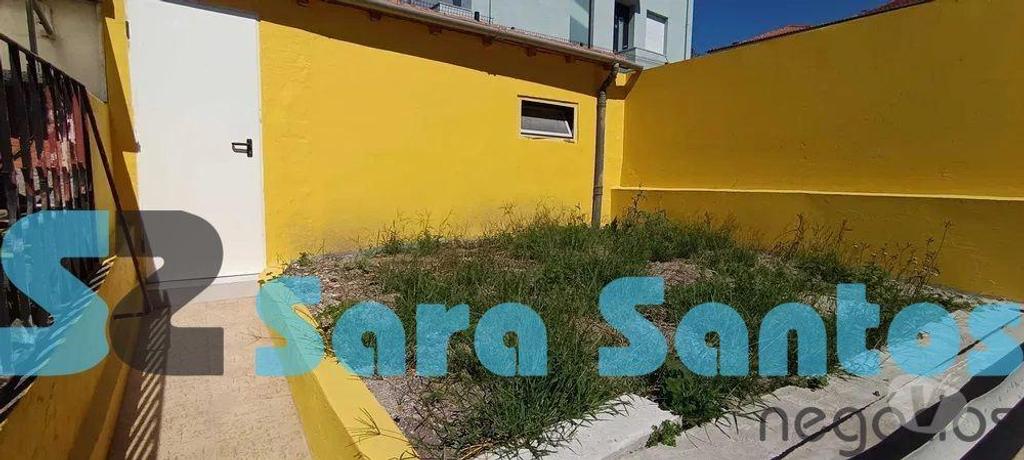 Apartamentos a venda Porto - Fotos para Moradia Térrea T2 Renovada com quintal e anexos- Porto (SS0654)