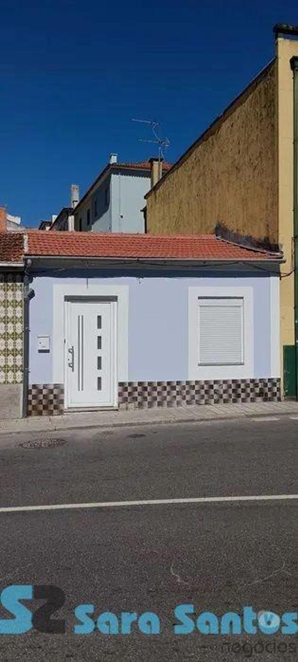 Apartamentos a venda Porto - Fotos para Moradia Térrea T2 Renovada com quintal e anexos- Porto (SS0654)