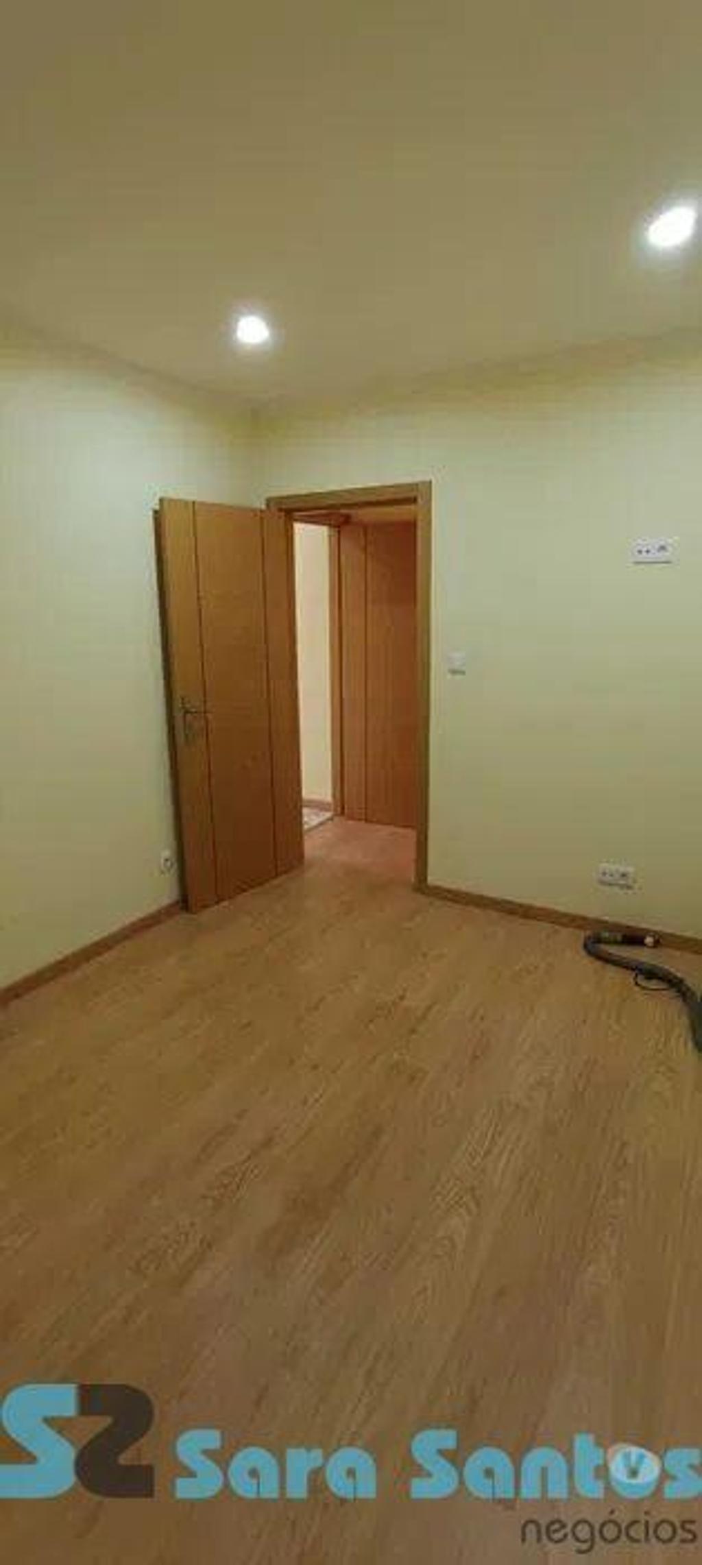 Apartamentos a venda Porto - Fotos para Moradia Térrea T2 Renovada com quintal e anexos- Porto (SS0654)