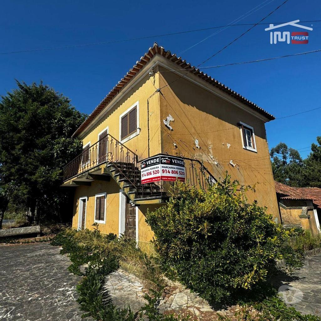 Apartamentos a venda Ourém - Fotos para Moradia T4 com condições mínimas habitáveis com lareira e anexo