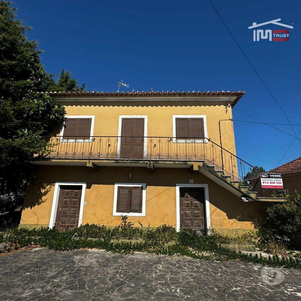 Apartamentos a venda Ourém - Fotos para Moradia T4 com condições mínimas habitáveis com lareira e anexo