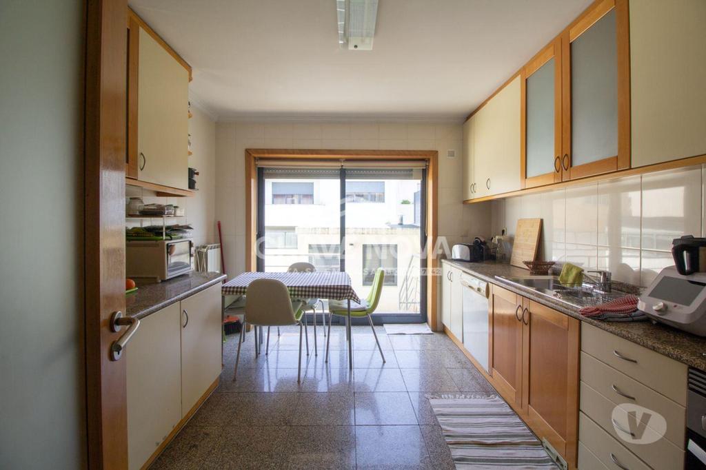 Apartamentos a venda Porto - Fotos para Porto-Moradia T4 na Senhora da Hora (PRTBV 00293)