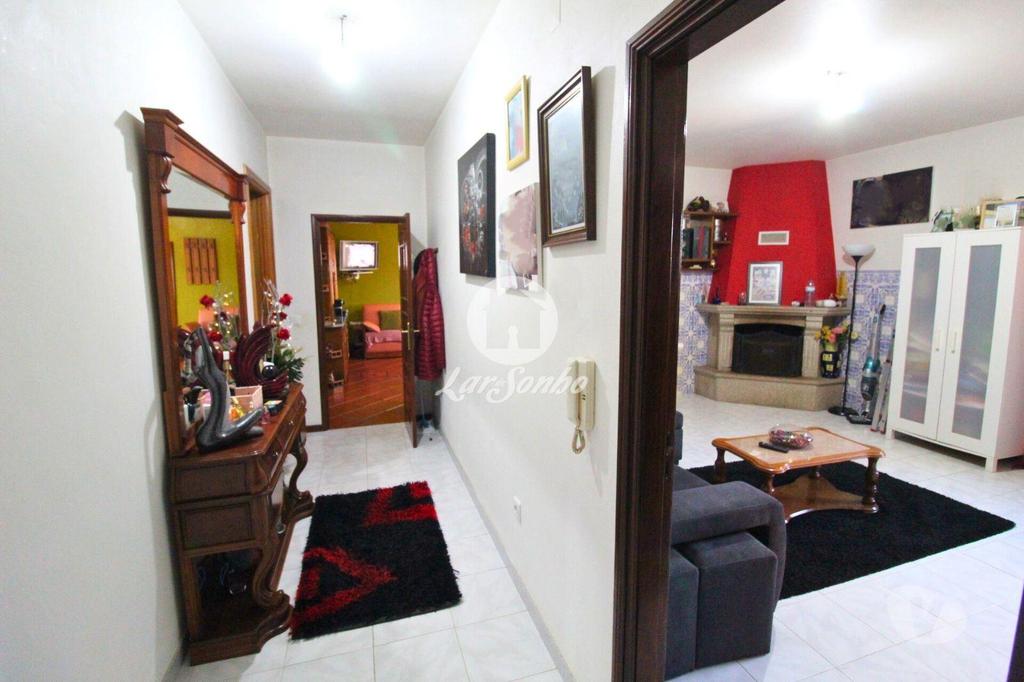 Apartamentos a venda Barcelos - Fotos para Moradia individual T4 com garagem fechada e jardim em Barcelos