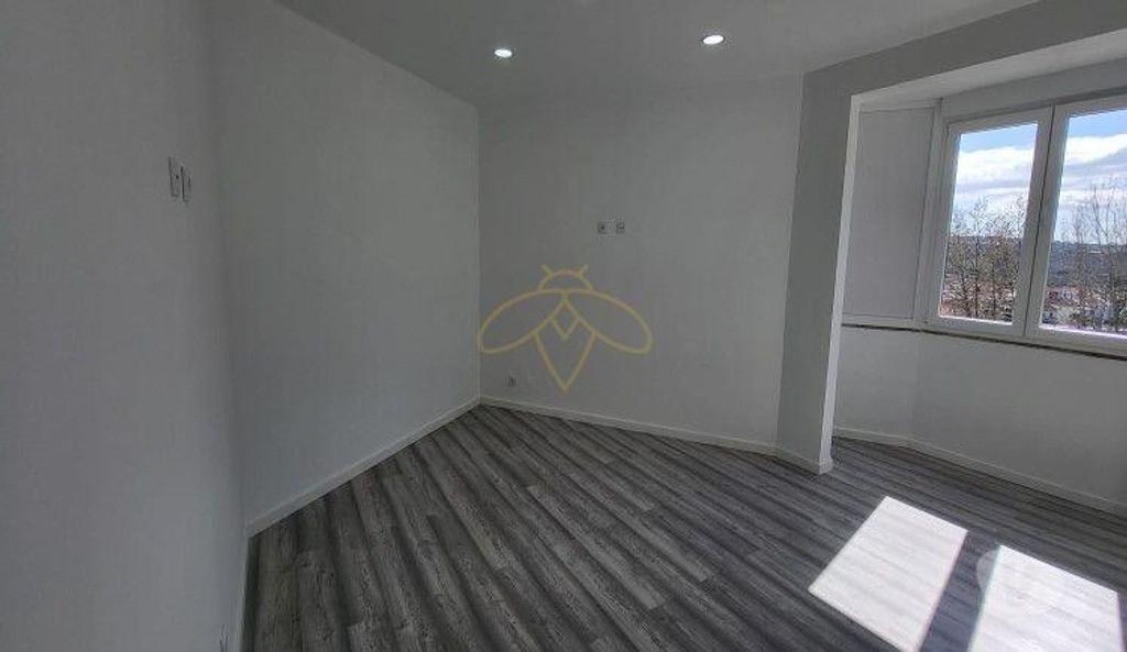 Apartamentos a venda Sintra - Fotos para Excelente Apartamento T2 renovado para venda em Monte Abraão,