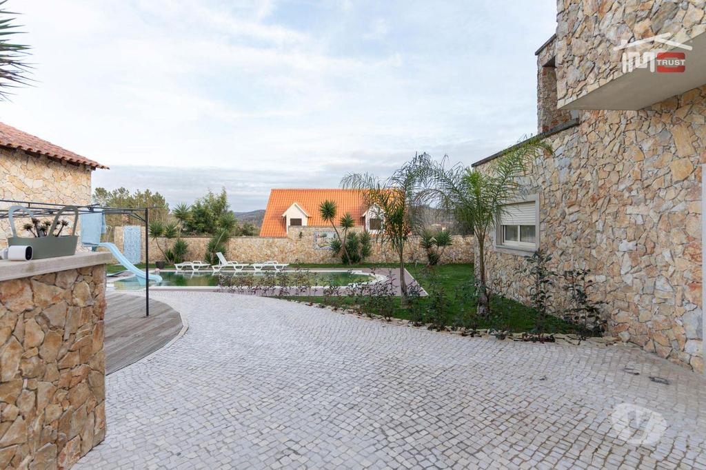 Apartamentos a venda Ourém - Fotos para Excelente Moradia com piscina e áreas acima da media e