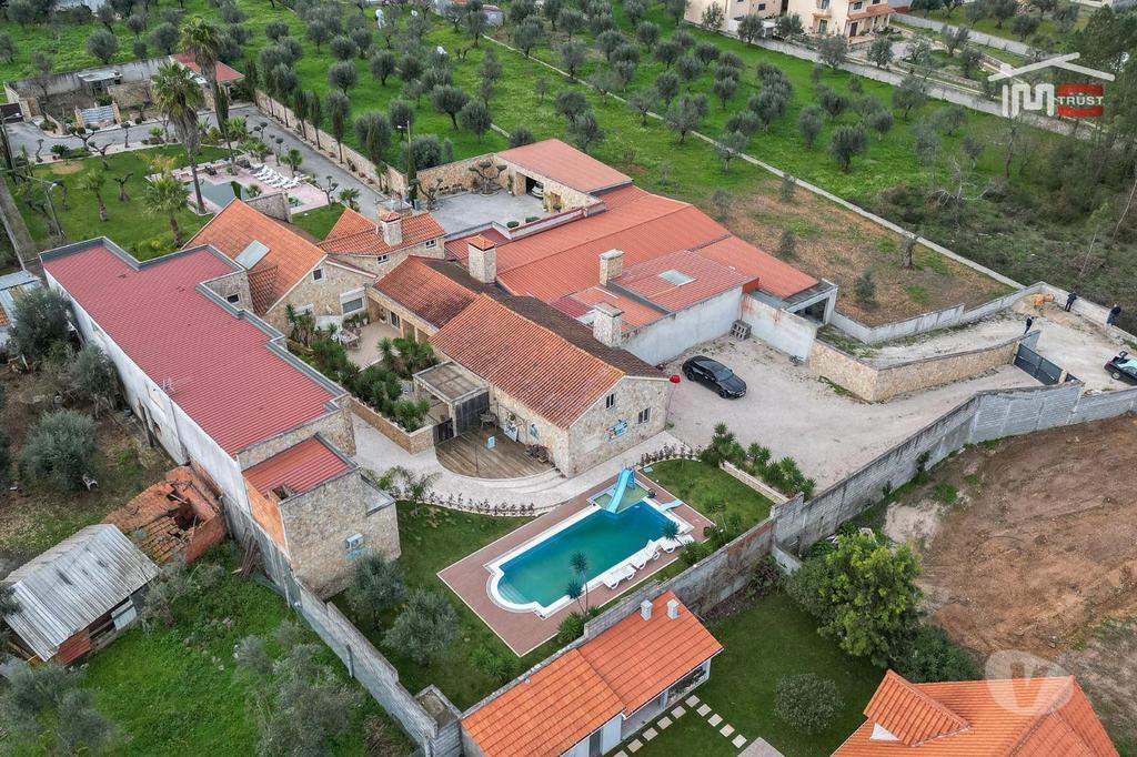 Apartamentos a venda Ourém - Fotos para Excelente Moradia com piscina e áreas acima da media e
