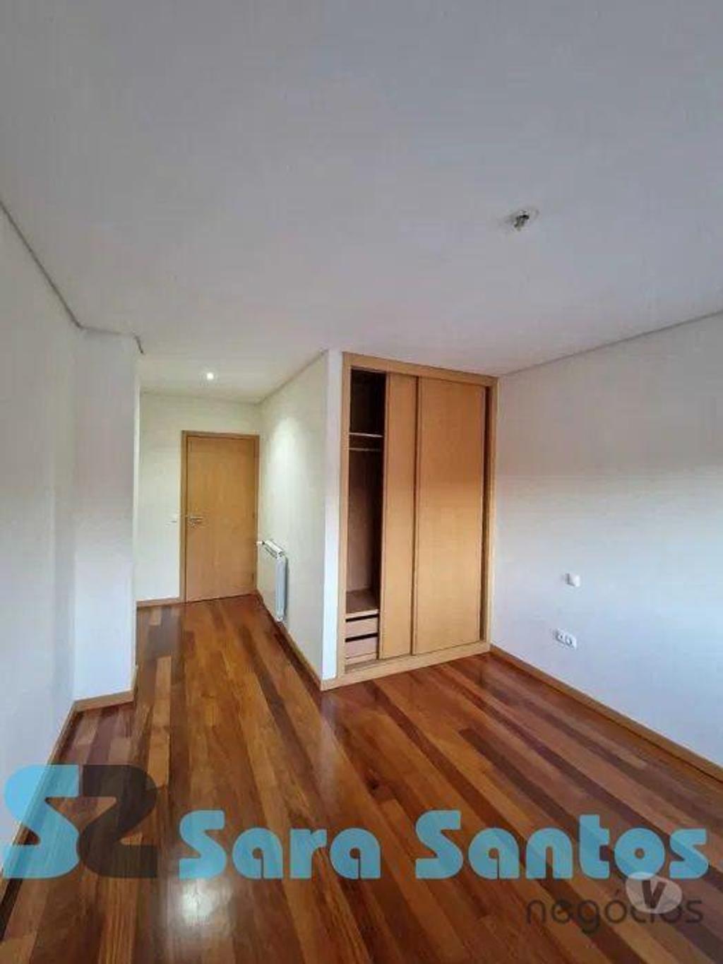 Apartamentos a venda Santa Maria da Feira - Fotos para Moradia de gaveto, como nova, para venda, Santa Maria da Feira -