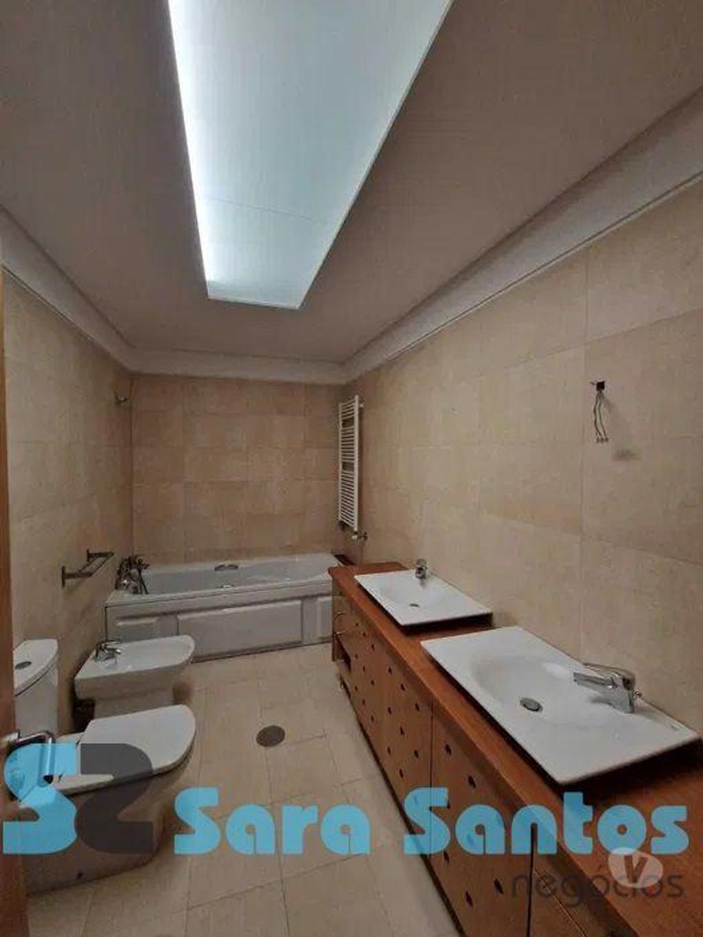 Apartamentos a venda Santa Maria da Feira - Fotos para Moradia de gaveto, como nova, para venda, Santa Maria da Feira -
