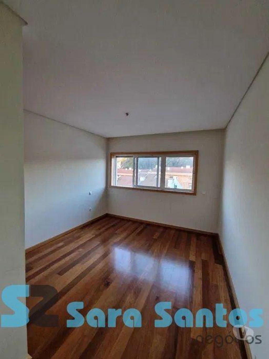 Apartamentos a venda Santa Maria da Feira - Fotos para Moradia de gaveto, como nova, para venda, Santa Maria da Feira -