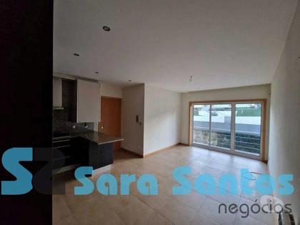 Apartamentos para vender - Fotos para Moradia de gaveto, como nova, para venda, Santa Maria da Feira -