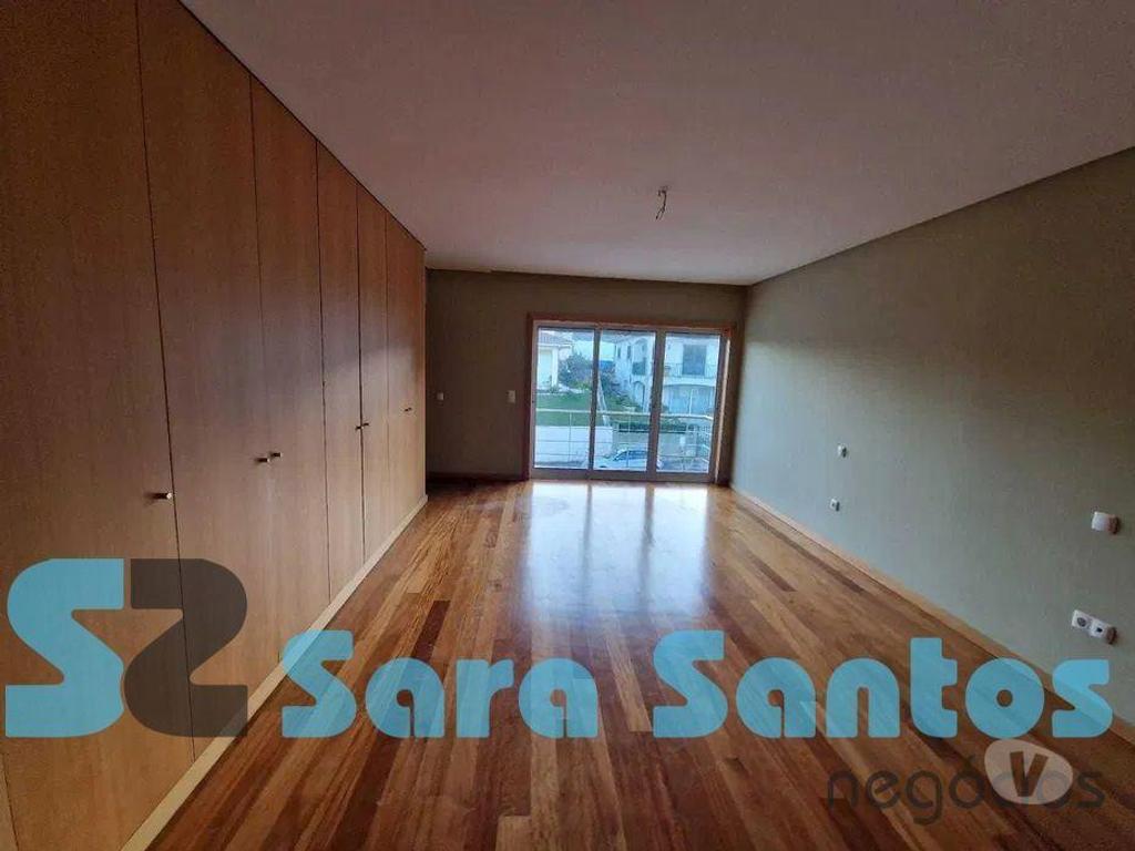 Apartamentos a venda Santa Maria da Feira - Fotos para Moradia de gaveto, como nova, para venda, Santa Maria da Feira -