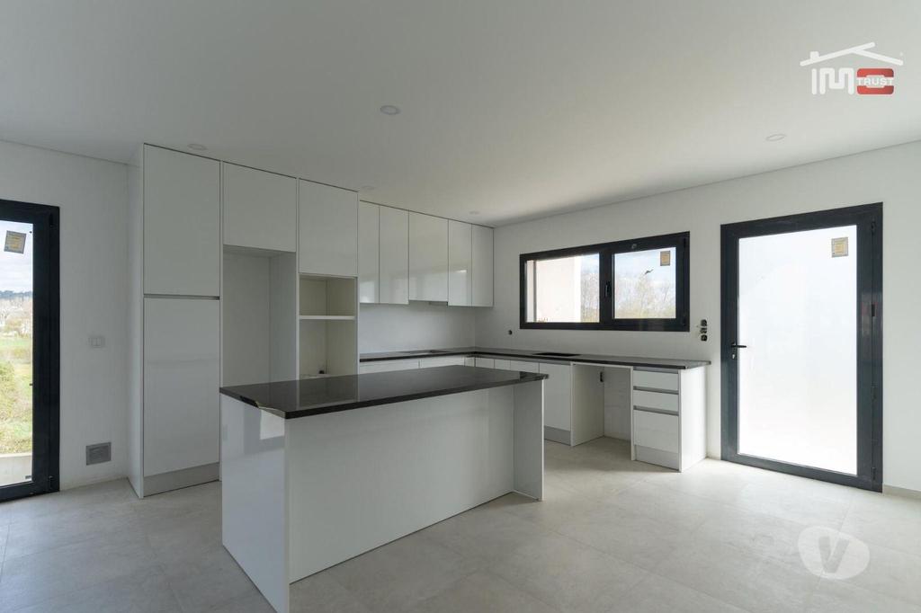 Apartamentos a venda Ourém - Fotos para Moradia T3 Geminada inserida num área de terreno com 3861 m2 em