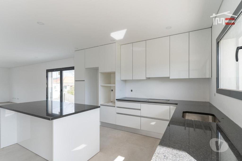 Apartamentos a venda Ourém - Fotos para Moradia T3 Geminada inserida num área de terreno com 3861 m2 em