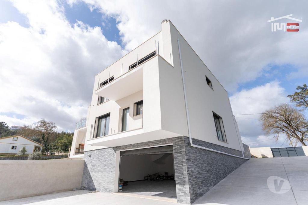 Apartamentos a venda Ourém - Fotos para Moradia T3 Geminada inserida num área de terreno com 3861 m2 em