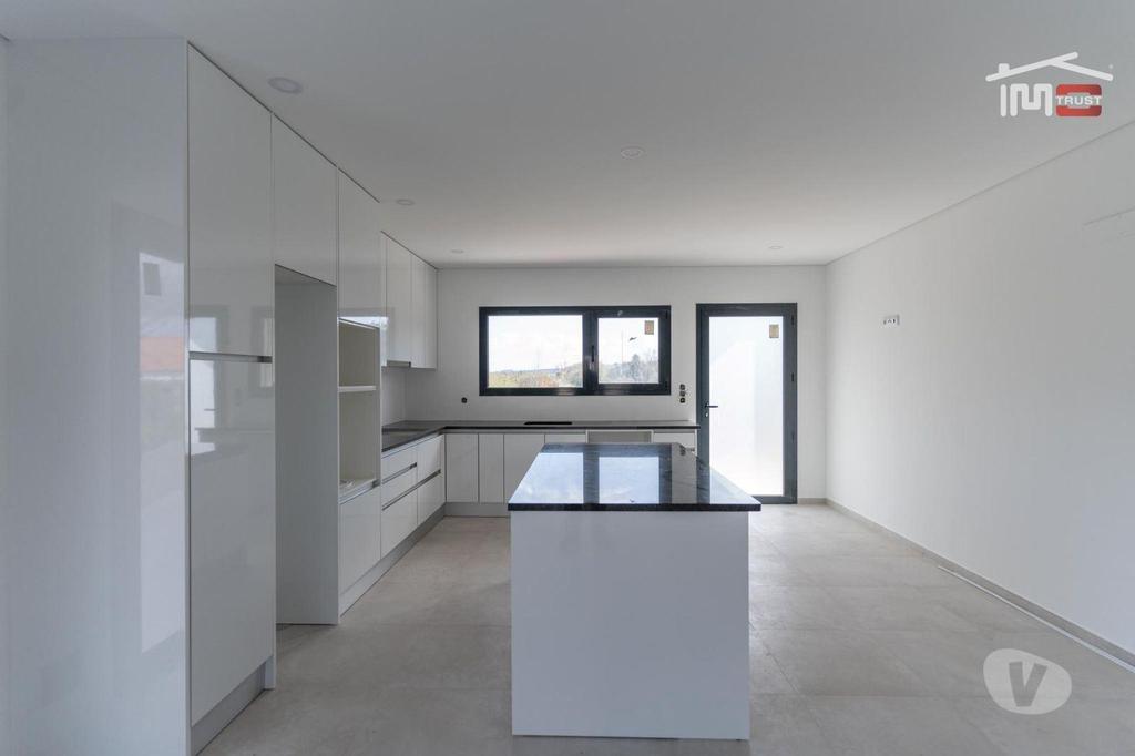 Apartamentos a venda Ourém - Fotos para Moradia T3 Geminada inserida num área de terreno com 3861 m2 em