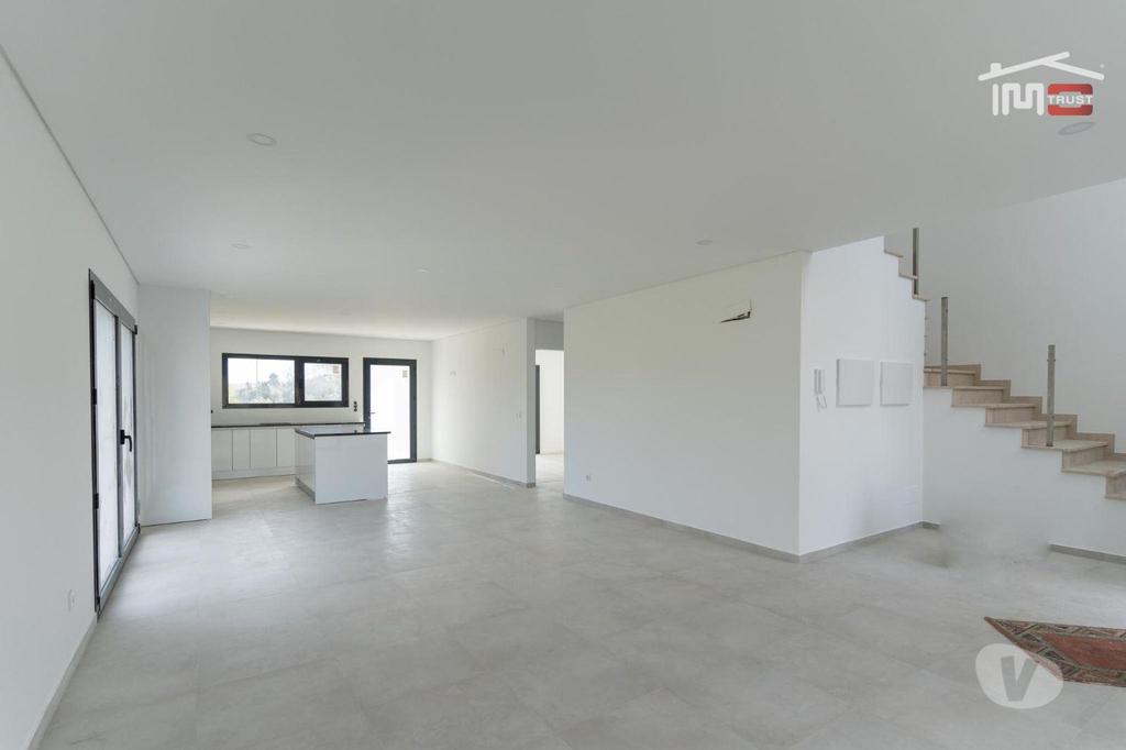 Apartamentos a venda Ourém - Fotos para Moradia T3 Geminada inserida num área de terreno com 3861 m2 em