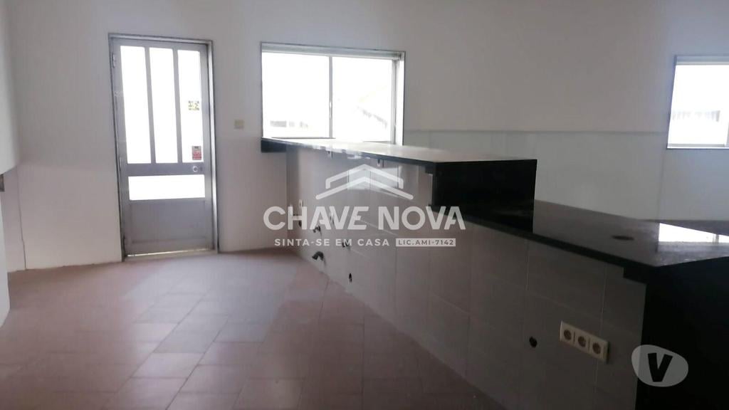 Comprar Loja Gondomar - Fotos para Espaço comercial em Fânzeres junto ao Seixo. Gondomar