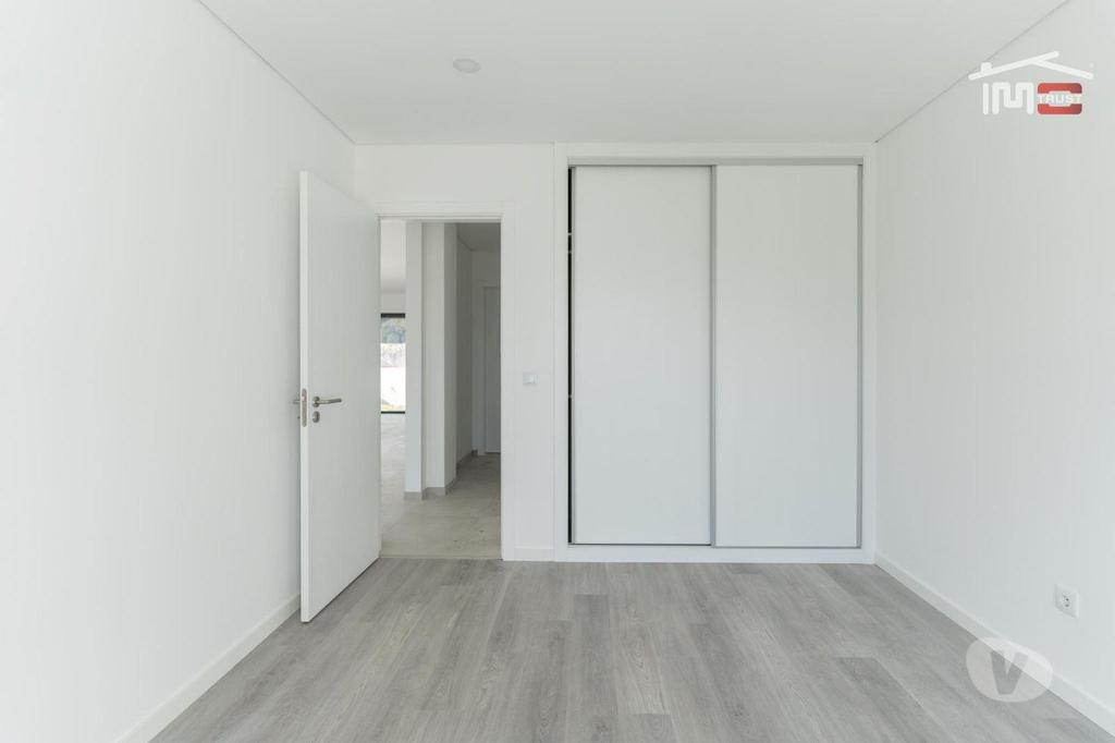 Apartamentos a venda Ourém - Fotos para Moradia Geminada T3 inserida num terreno de 3.861 m2 em Ourém