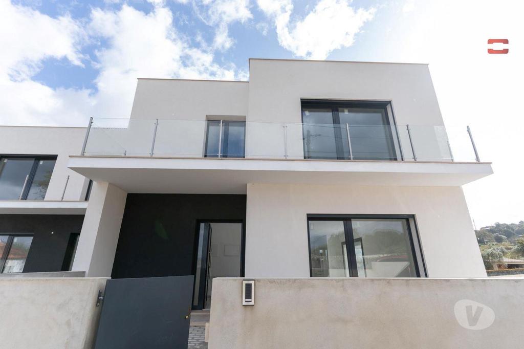 Apartamentos a venda Ourém - Fotos para Moradia Geminada T3 inserida num terreno de 3.861 m2 em Ourém