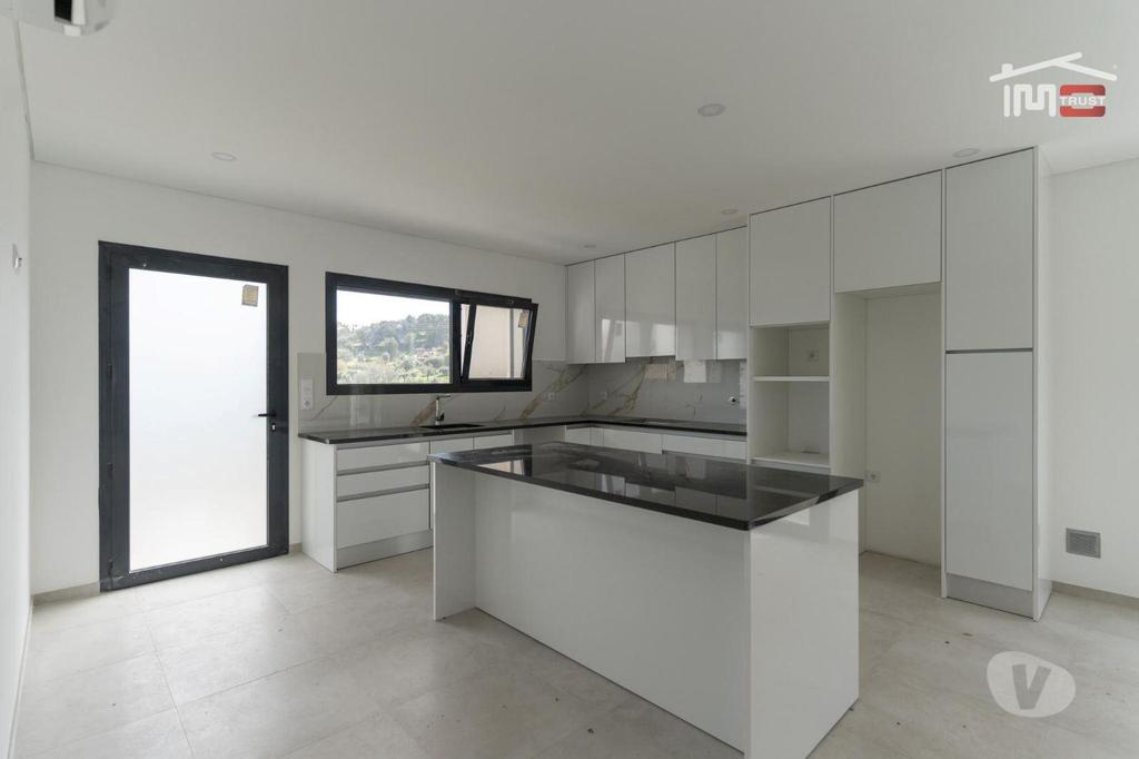Apartamentos a venda Ourém - Fotos para Moradia Geminada T3 inserida num terreno de 3.861 m2 em Ourém