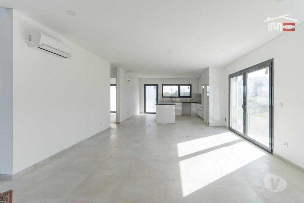 Apartamentos a venda Ourém - Fotos para Moradia Geminada T3 inserida num terreno de 3.861 m2 em Ourém
