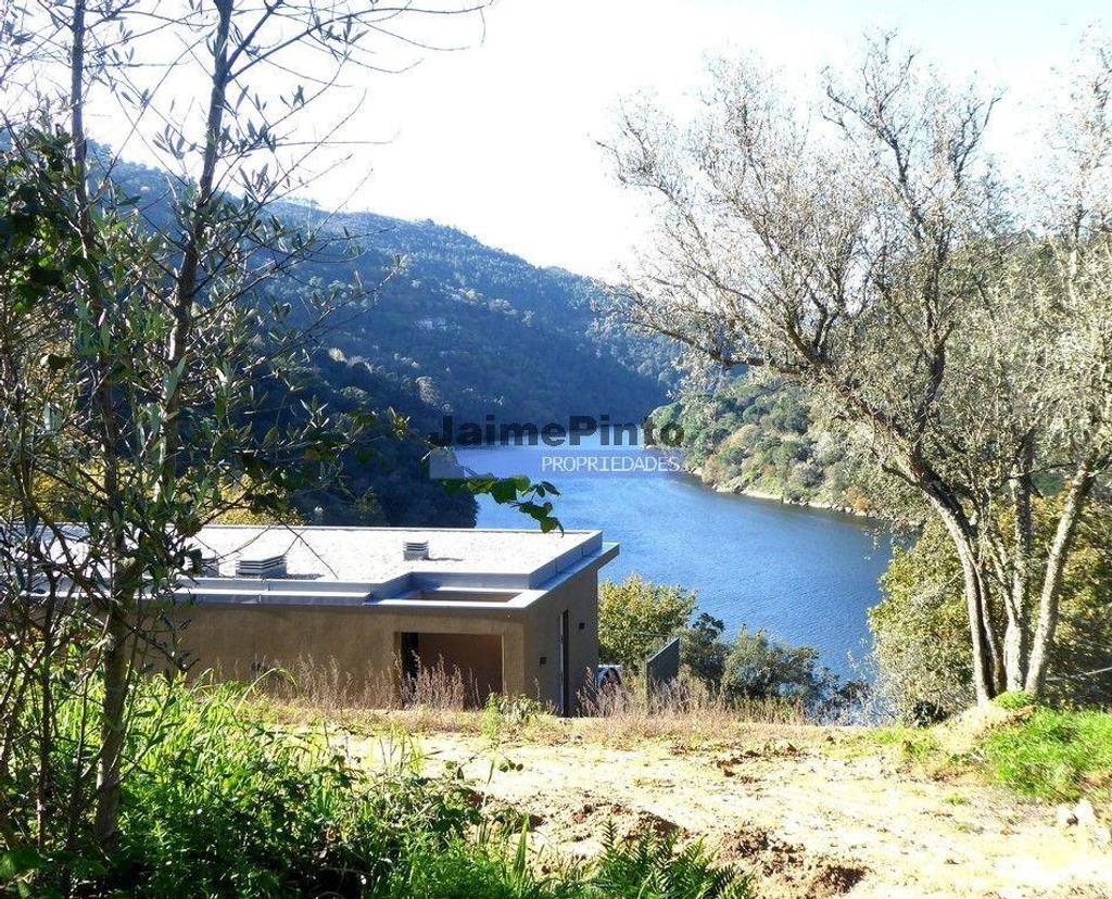 Apartamentos a venda Resende - Fotos para Moradia de Excelência, V3, vista rio Douro. Portugal, Resende,