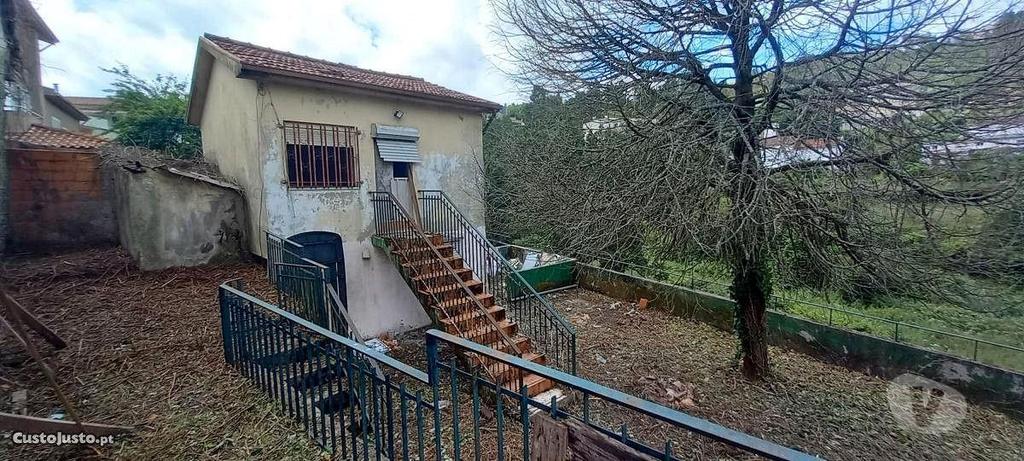 Apartamentos a venda Gondomar - Fotos para Moradia t3 com terreno para reabilitar S.P.Cova Gondomar (04195)