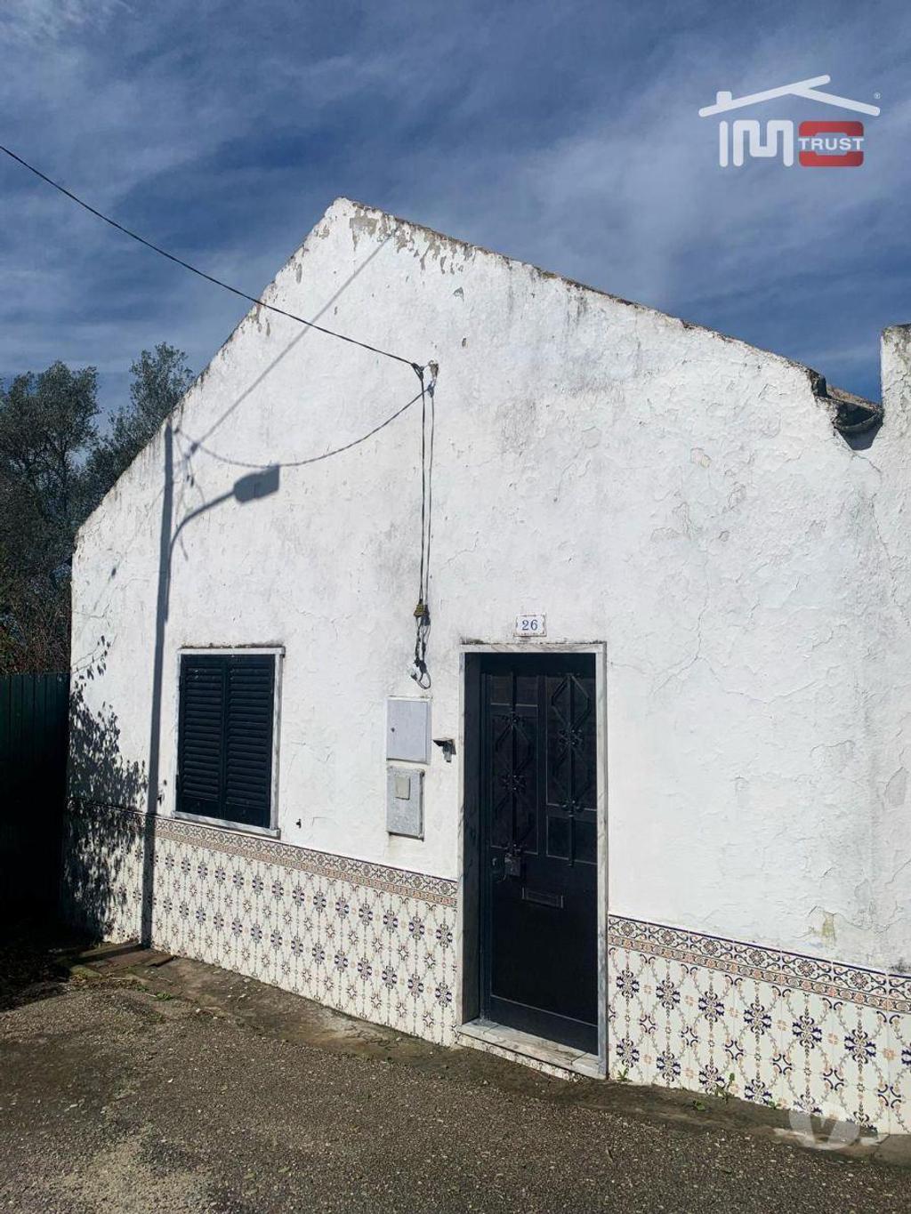 Apartamentos a venda Azambuja - Fotos para Excelente oportunidade, Moradia para restaurar (5-M-000122)