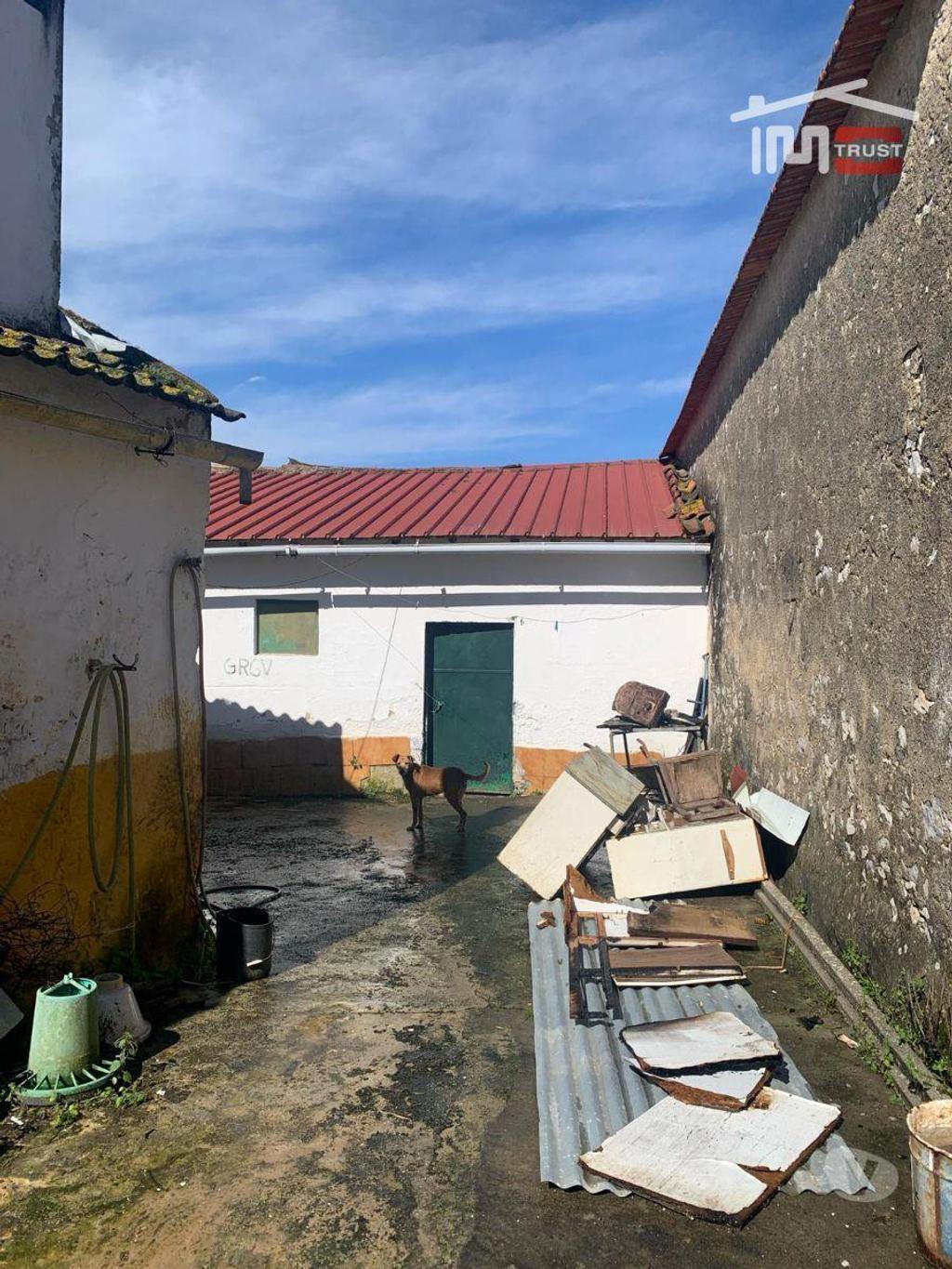 Apartamentos a venda Azambuja - Fotos para Excelente oportunidade, Moradia para restaurar (5-M-000122)