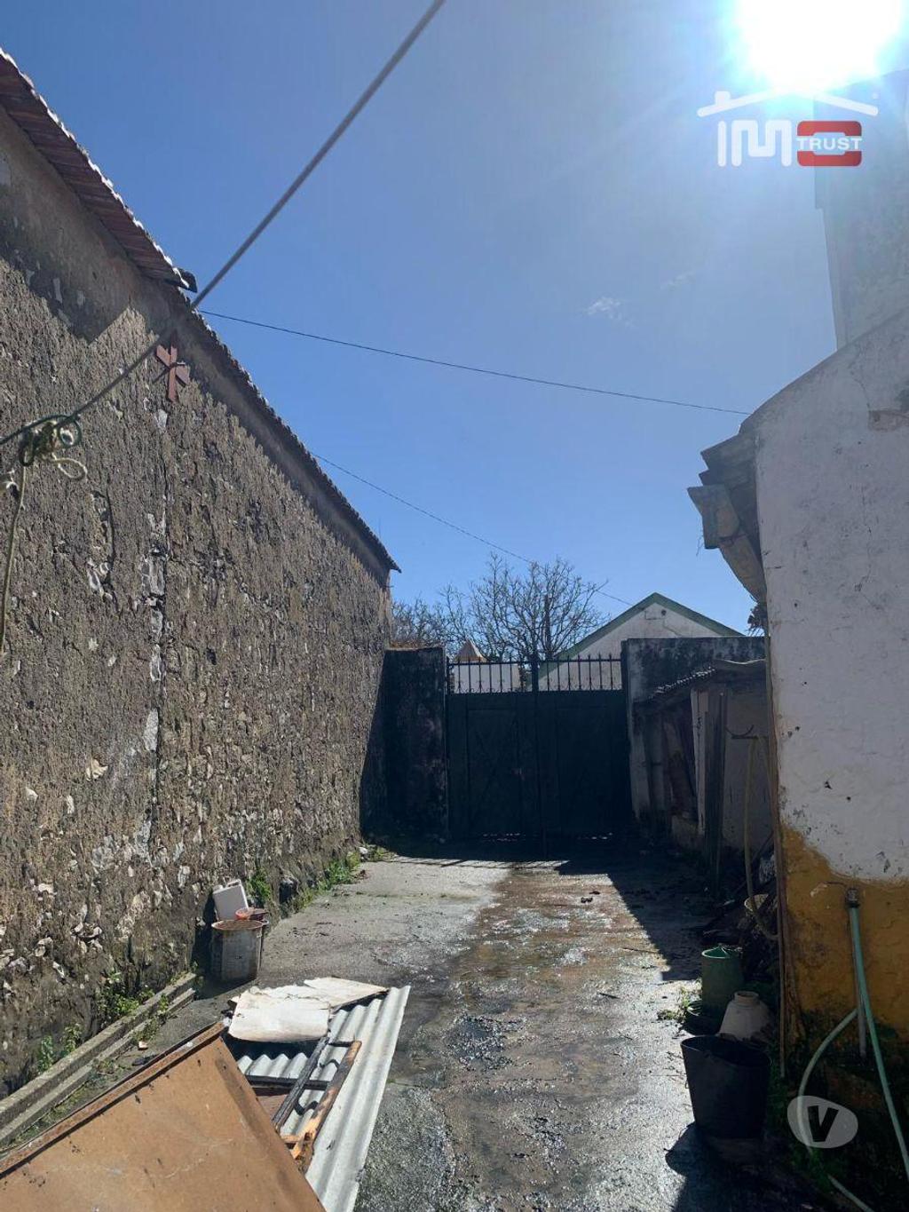 Apartamentos a venda Azambuja - Fotos para Excelente oportunidade, Moradia para restaurar (5-M-000122)