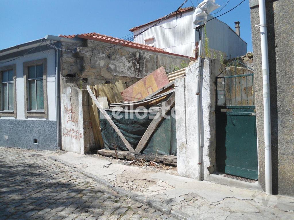 Terrenos Vila Nova de Gaia - Fotos para Vila-nova-de-gaia-Terreno com casas, centro de Gaia (00169)