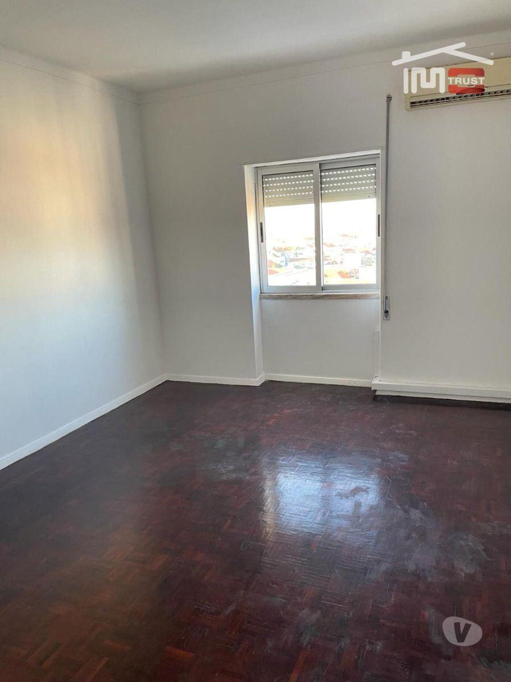 Apartamentos a venda Montijo - Fotos para Apartamento T4 Renovado c Elevador, Varanda e Terraço - Centro