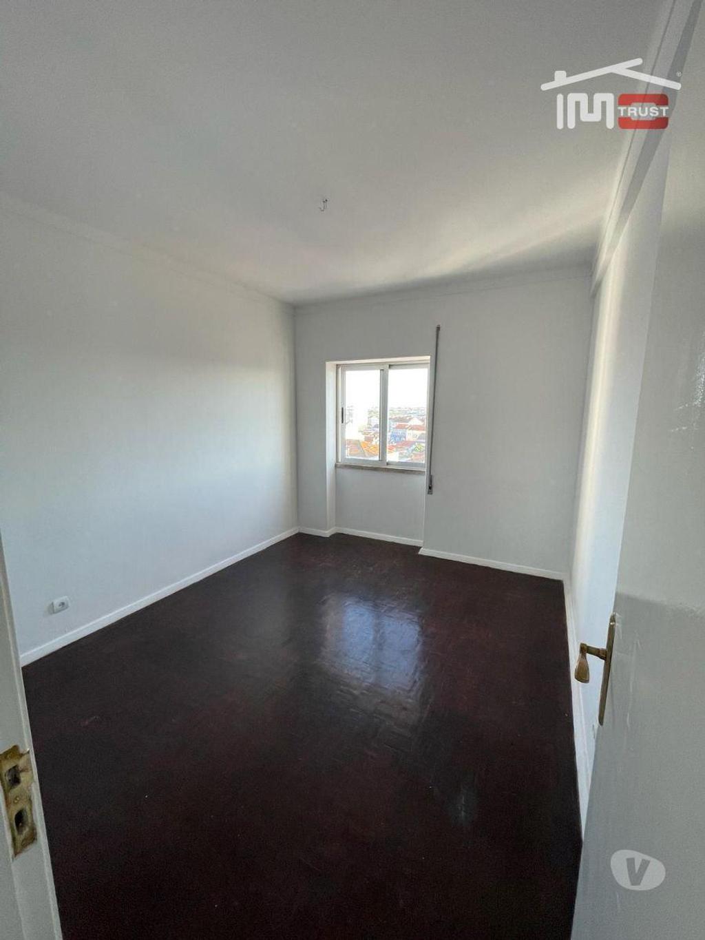 Apartamentos a venda Montijo - Fotos para Apartamento T4 Renovado c Elevador, Varanda e Terraço - Centro
