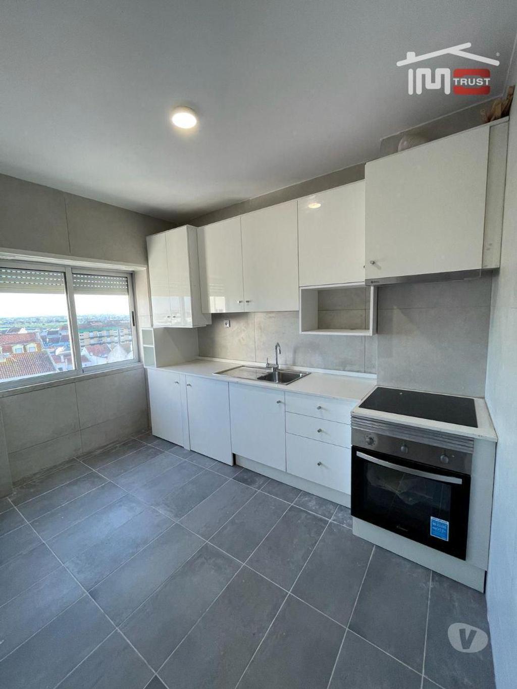 Apartamentos a venda Montijo - Fotos para Apartamento T4 Renovado c Elevador, Varanda e Terraço - Centro