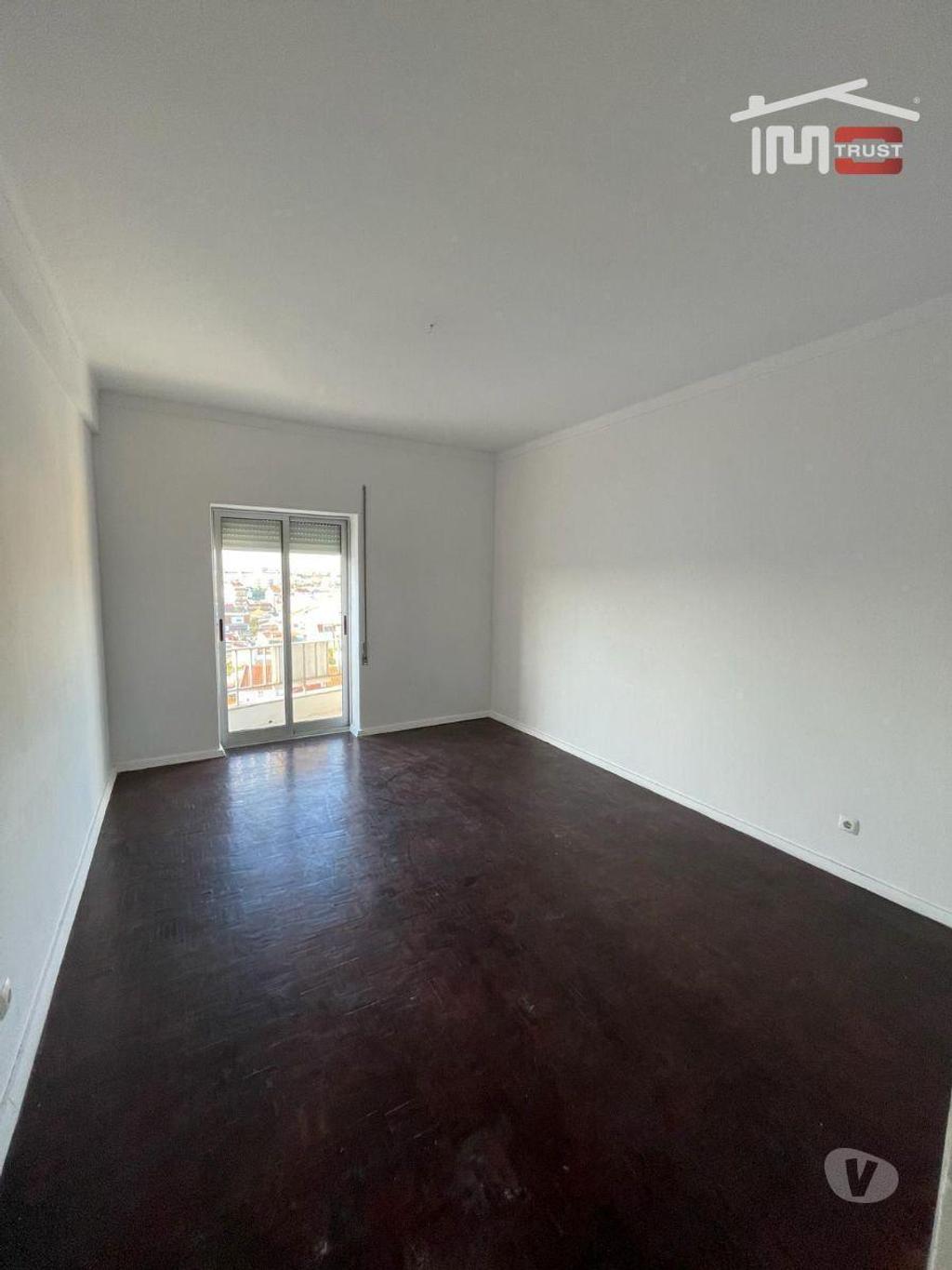 Apartamentos a venda Montijo - Fotos para Apartamento T4 Renovado c Elevador, Varanda e Terraço - Centro