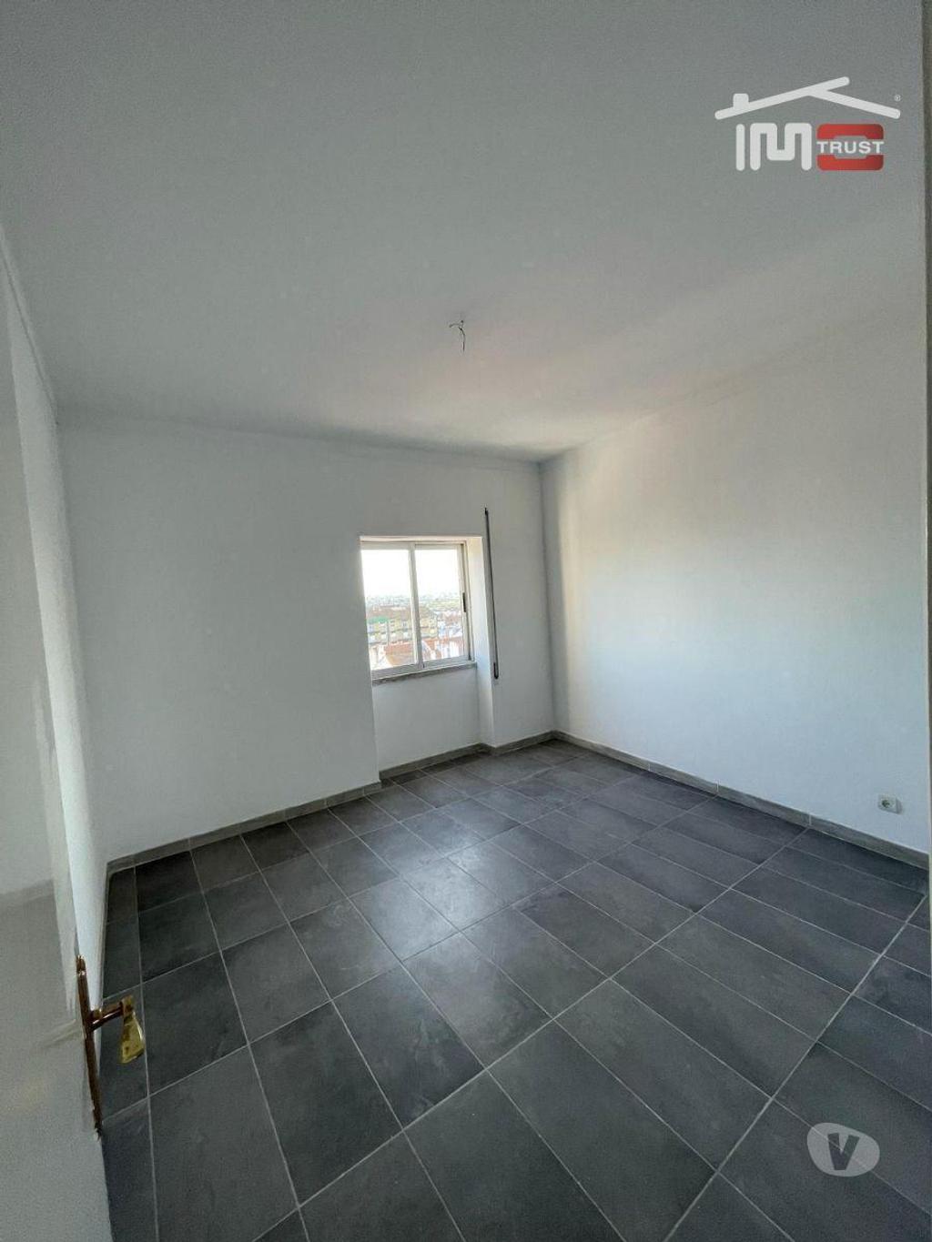 Apartamentos a venda Montijo - Fotos para Apartamento T4 Renovado c Elevador, Varanda e Terraço - Centro