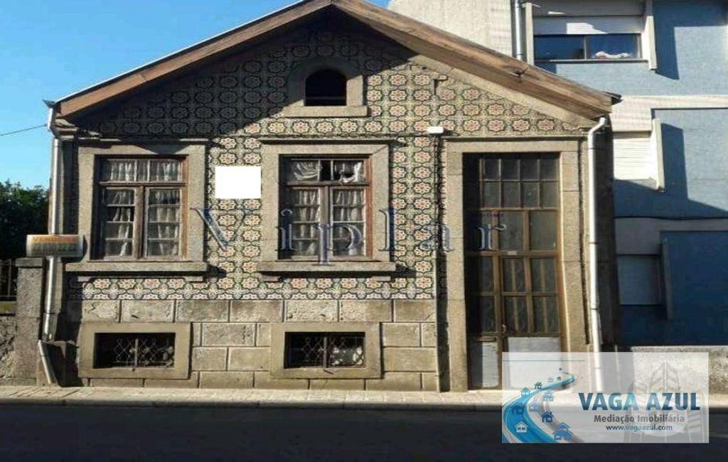 Terrenos Matosinhos - Fotos para Terreno de 2 Frentes com Moradia para restaurar a 900 m do