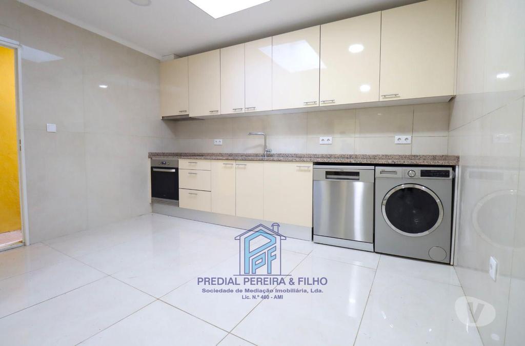 Apartamentos a venda Porto - Fotos para Moradia Térrea de 2 Frentes Totalmente Remodelada - S. Roque