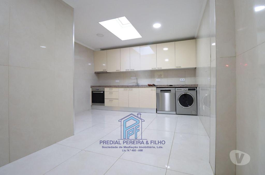 Apartamentos a venda Porto - Fotos para Moradia Térrea de 2 Frentes Totalmente Remodelada - S. Roque