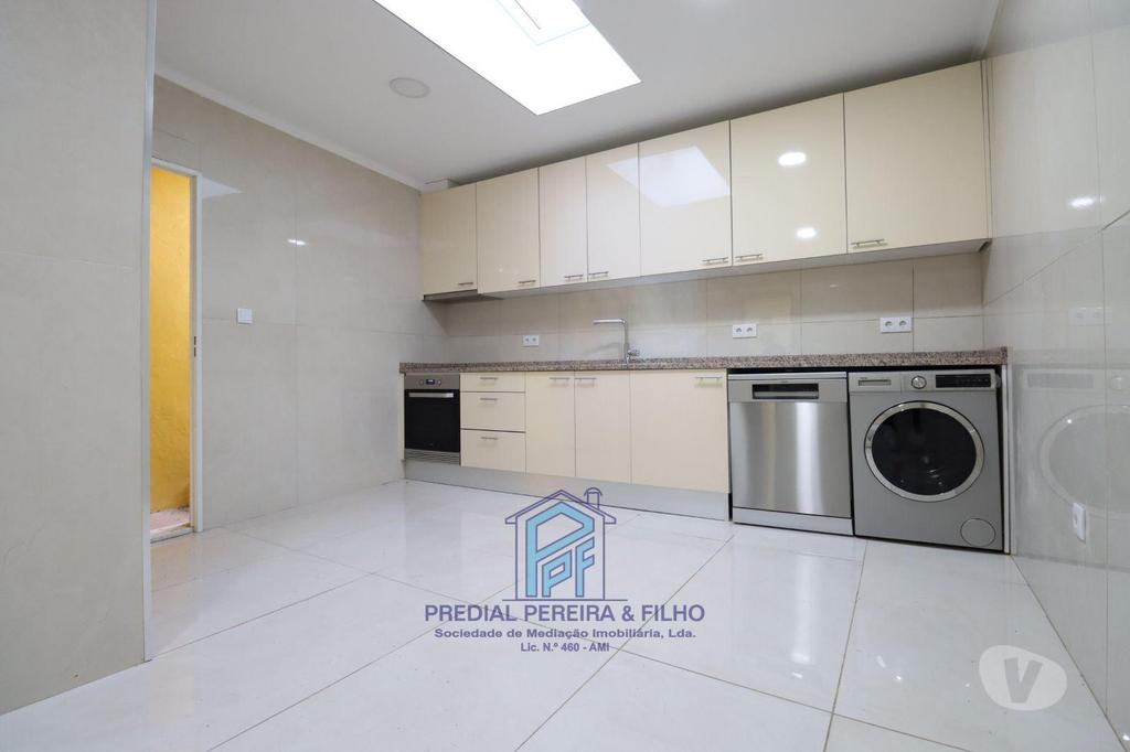 Apartamentos a venda Porto - Fotos para Moradia Térrea de 2 Frentes Totalmente Remodelada - S. Roque