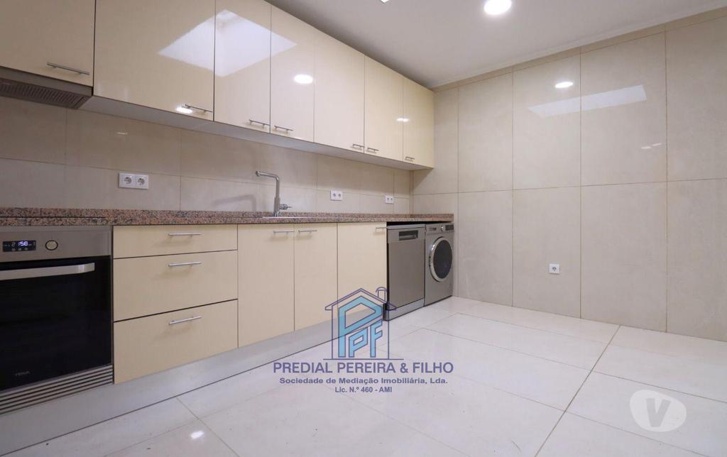 Apartamentos a venda Porto - Fotos para Moradia Térrea de 2 Frentes Totalmente Remodelada - S. Roque