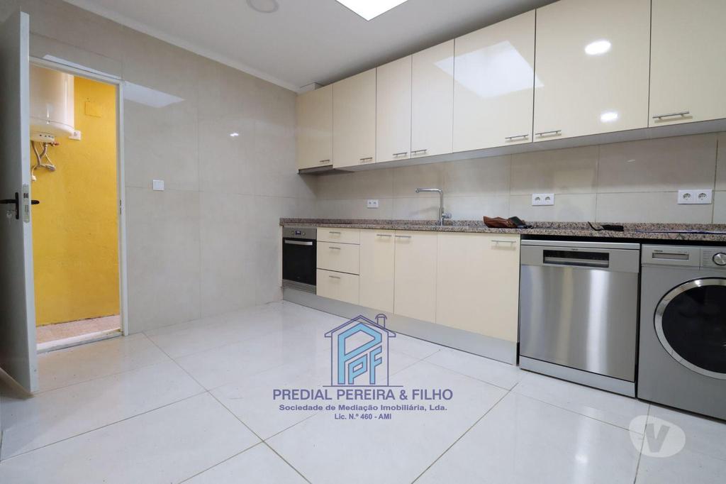 Apartamentos a venda Porto - Fotos para Moradia Térrea de 2 Frentes Totalmente Remodelada - S. Roque