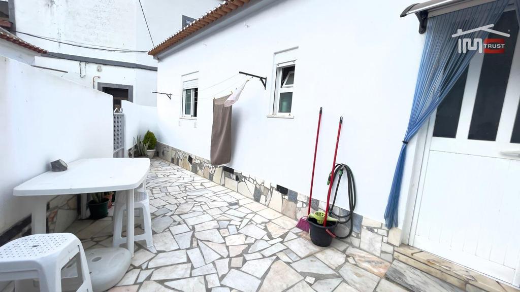 Apartamentos a venda Montijo - Fotos para Moradia Renovada T2 c Logradouro, Barbecue - Sarilhos Grandes