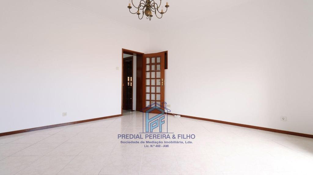 Apartamentos a venda Porto - Fotos para Andar Moradia T2 Remodelado - S. Roque Porto Próx. Mercadona