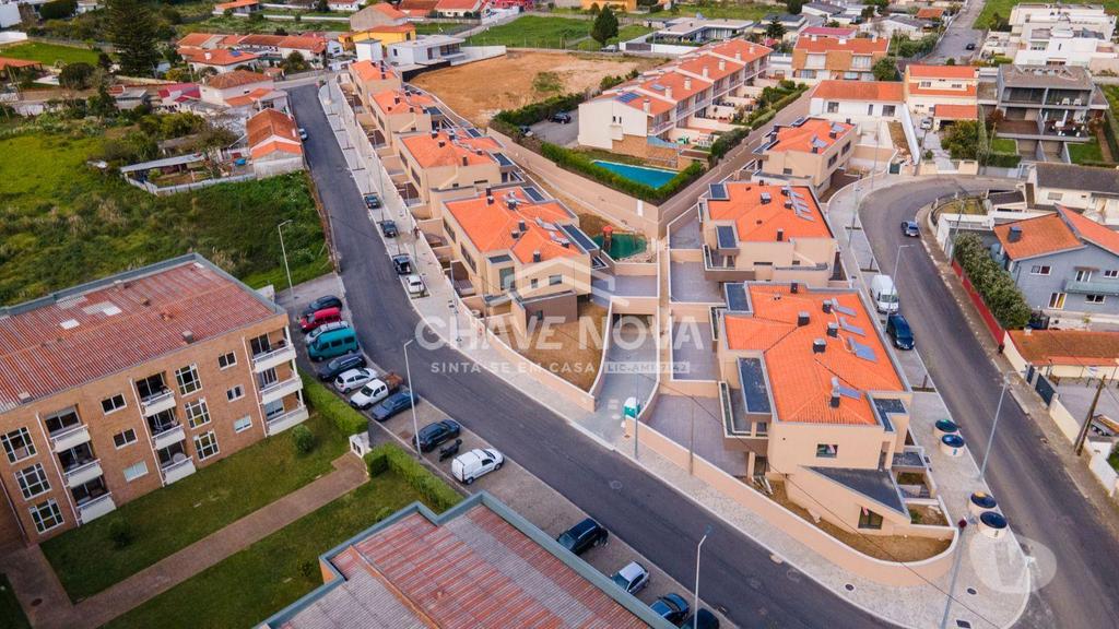 Apartamentos a venda Vila Nova de Gaia - Fotos para Moradia T3 C Piscina, Garagem Box para 2 carros na Madalena