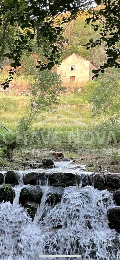 casas para vender - Fotos para Terreno Rústico com Moradias para Recuperar - Linhares (Celorico